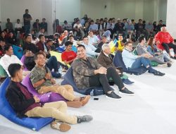 Nobar Debat Capres-Cawapres Dihadiri Para Anak Muda