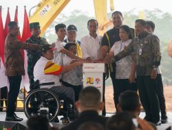 Dito Ariotedjo Dampingi Presiden RI Joko Widodo Melakukan Groundbreaking Pembangunan Paralympic Training Center