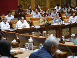 Komisi X DPR RI Membahas (Naturalisasi) Ragnar Anthonius Maria Oratmangoen, Thom Jan Marinus Haye, dan Maarten Vincent Paes.