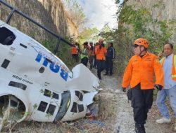 Helikopter Pengangkut Wisatawan Jatuh di Daerah Suluban Pecatu, Kuta Selatan Bali