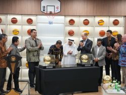 Menpora Dito Dampingi Presiden Jokowi Resmikan Kantor FIBA