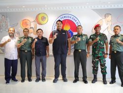Menpora Dito Terima Kunjungan Komandan Resimen Induk Kodam